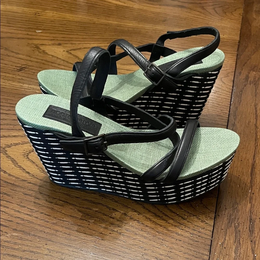 Stylish Pedro Garcia Black and Green Wedge Sandals, size 39 1/2, NWOT‎